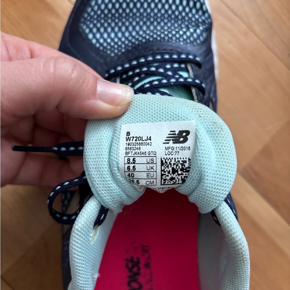 New Balance 720 Running Shoes - Picture 4 of 4